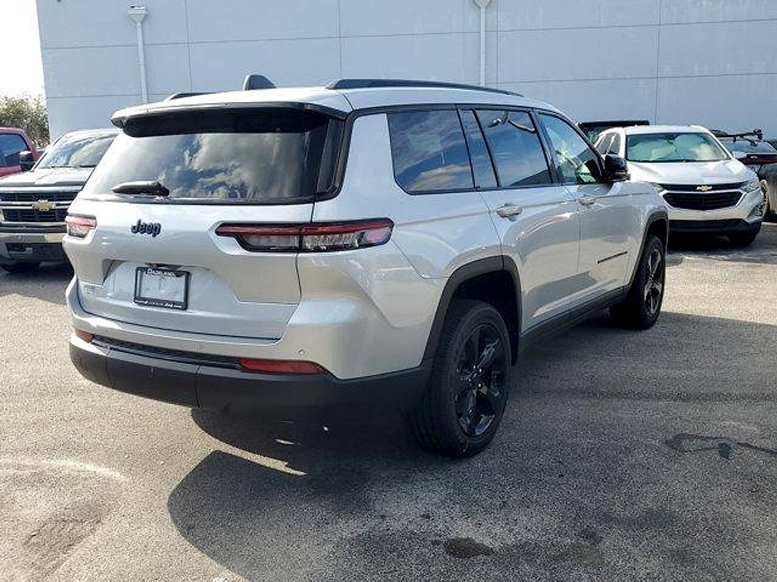 New 2024 Jeep Grand Cherokee L Altitude RWD image 4