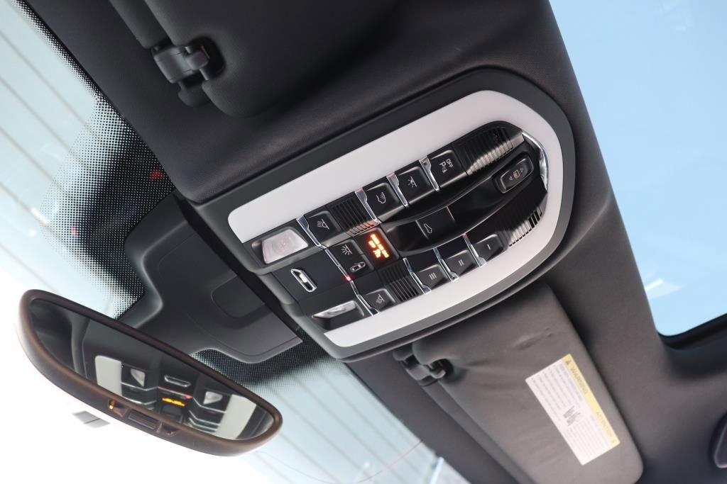 Used 2018 Porsche Cayenne S image 58