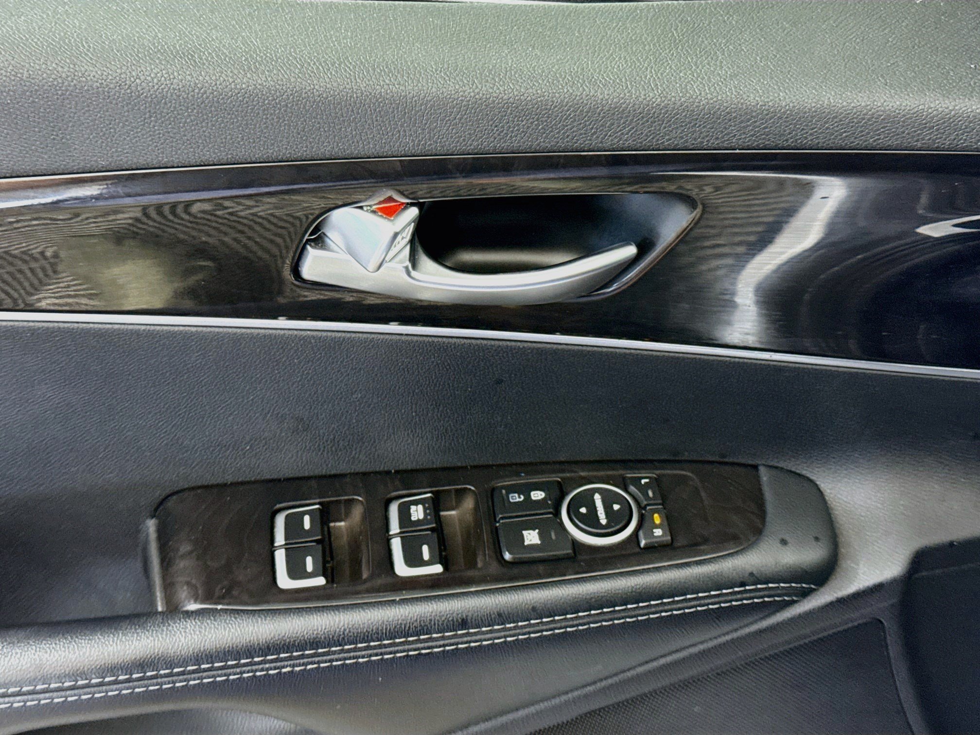 Used 2017 Kia Sorento FWD w/ LX Convenience Package image 23
