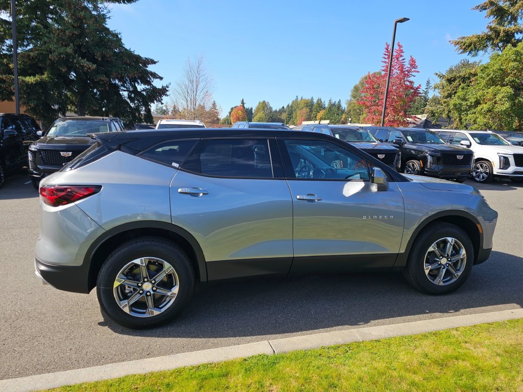 New 2026 Chevrolet Blazer LT w/ LPO, Black Grille Bar Package AWD/4WD image 8