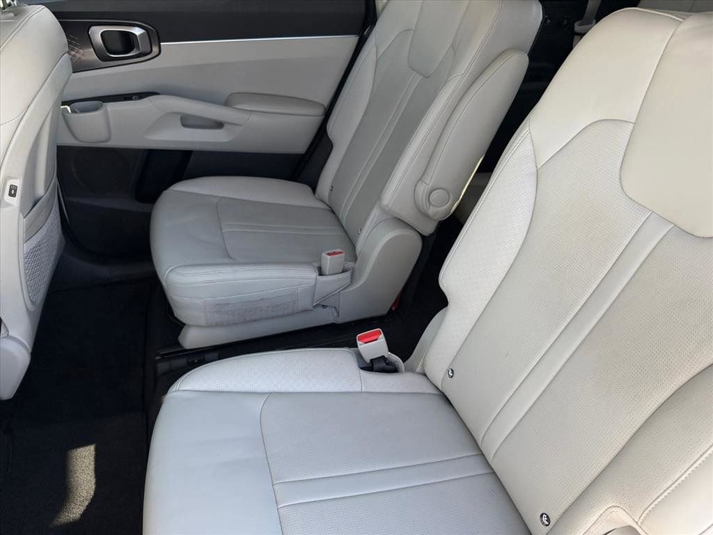 Used 2024 Kia Sorento EX w/ Panoramic Sunroof Package image 17