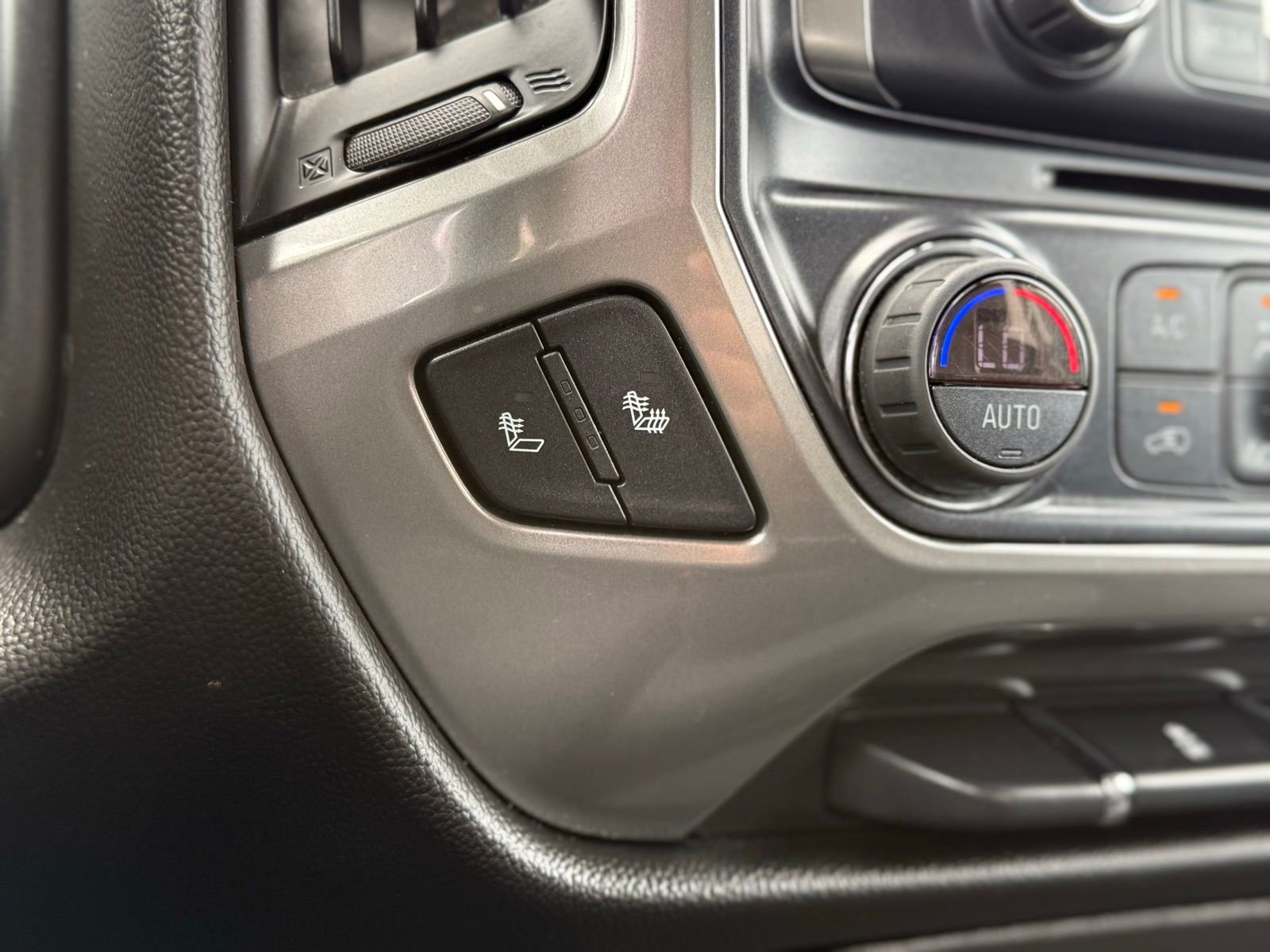 Used 2018 Chevrolet Silverado 1500 LT w/ All Star Edition AWD/4WD image 20