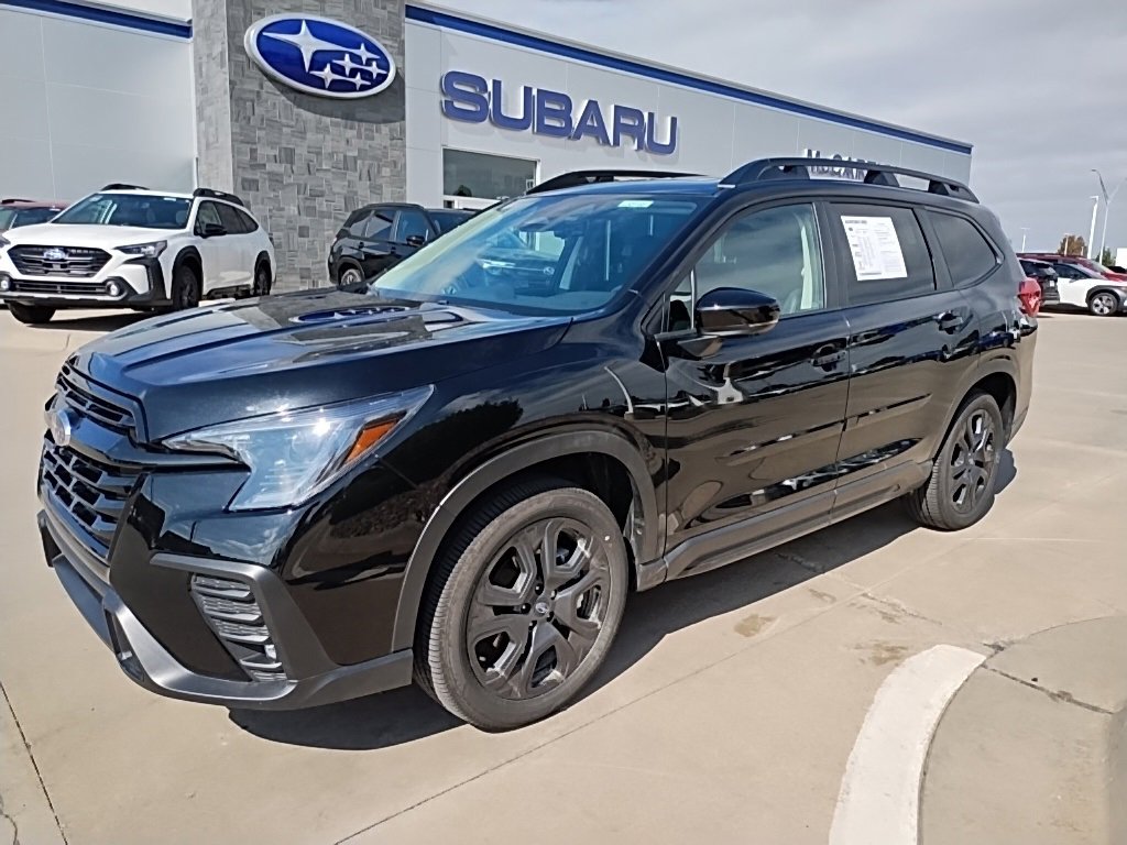 Used 2025 Subaru Ascent Bronze Edition image 2