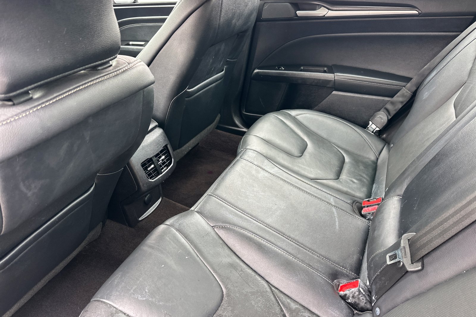 Used 2019 Ford Fusion Energi Titanium FWD image 11