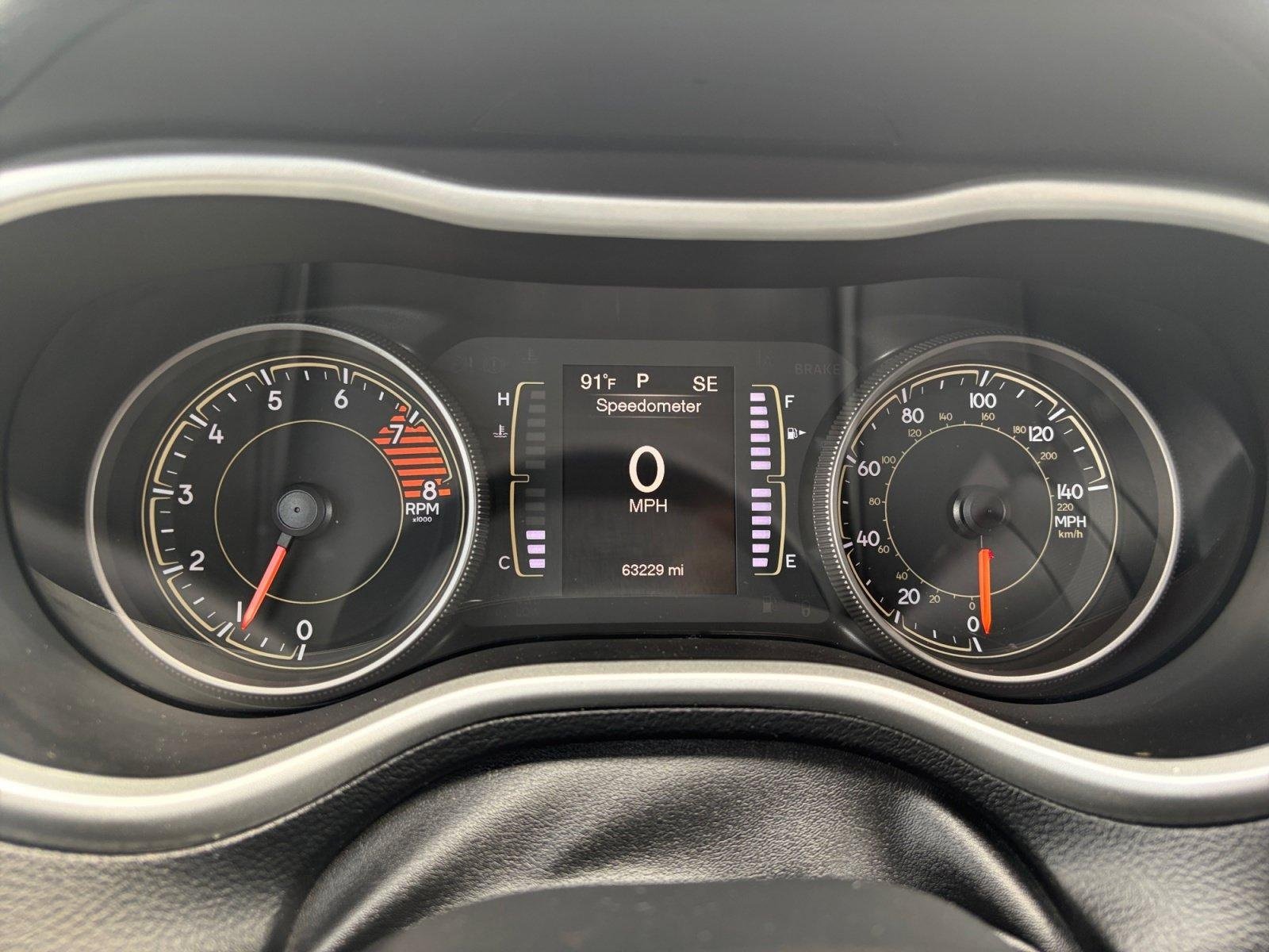 Used 2018 Jeep Cherokee Latitude Plus w/ Cold Weather Group AWD/4WD image 21