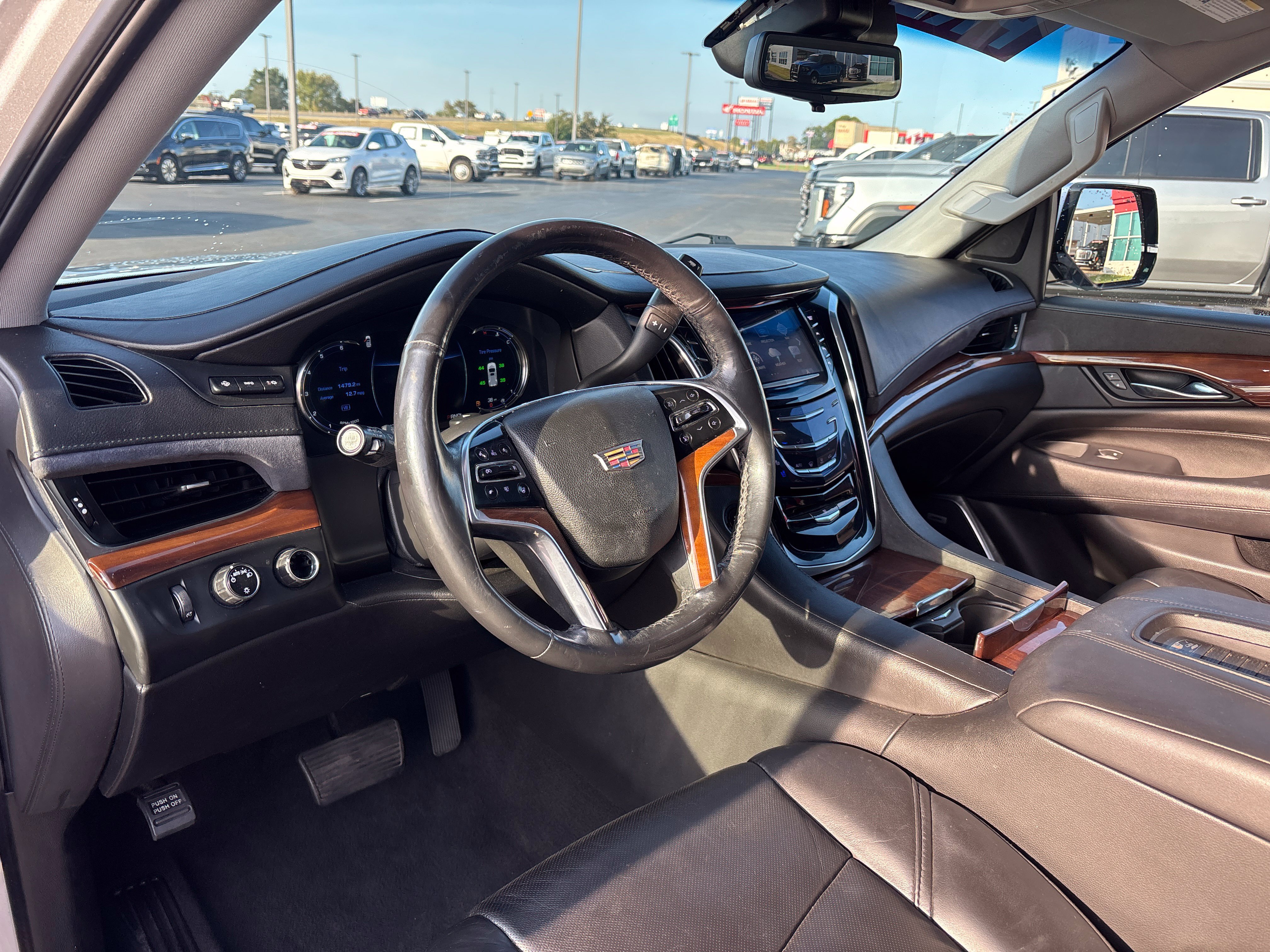 Used 2019 Cadillac Escalade ESV Luxury AWD/4WD image 10