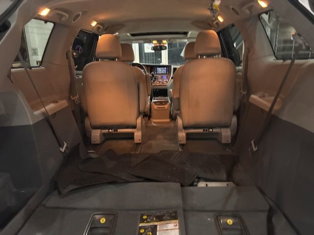 Used 2019 Toyota Sienna XLE image 28