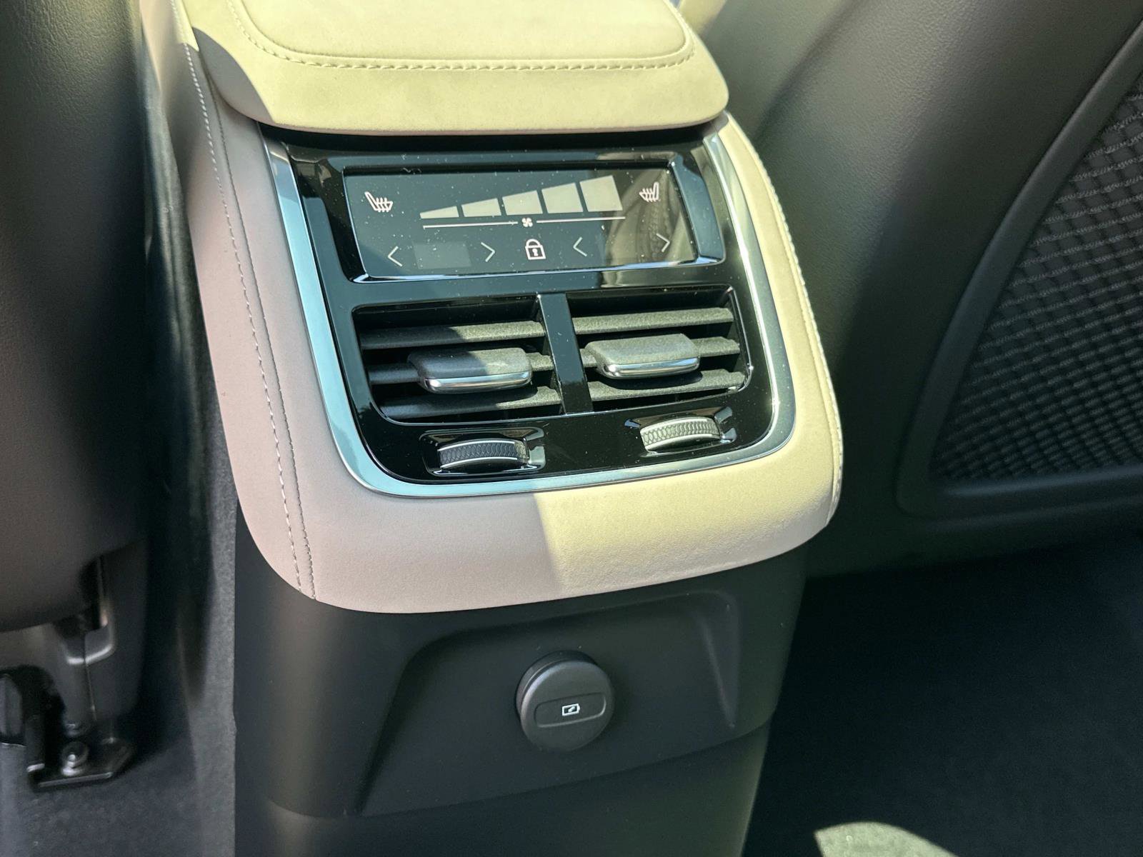 New 2026 Volvo XC90 T8 Plus image 10