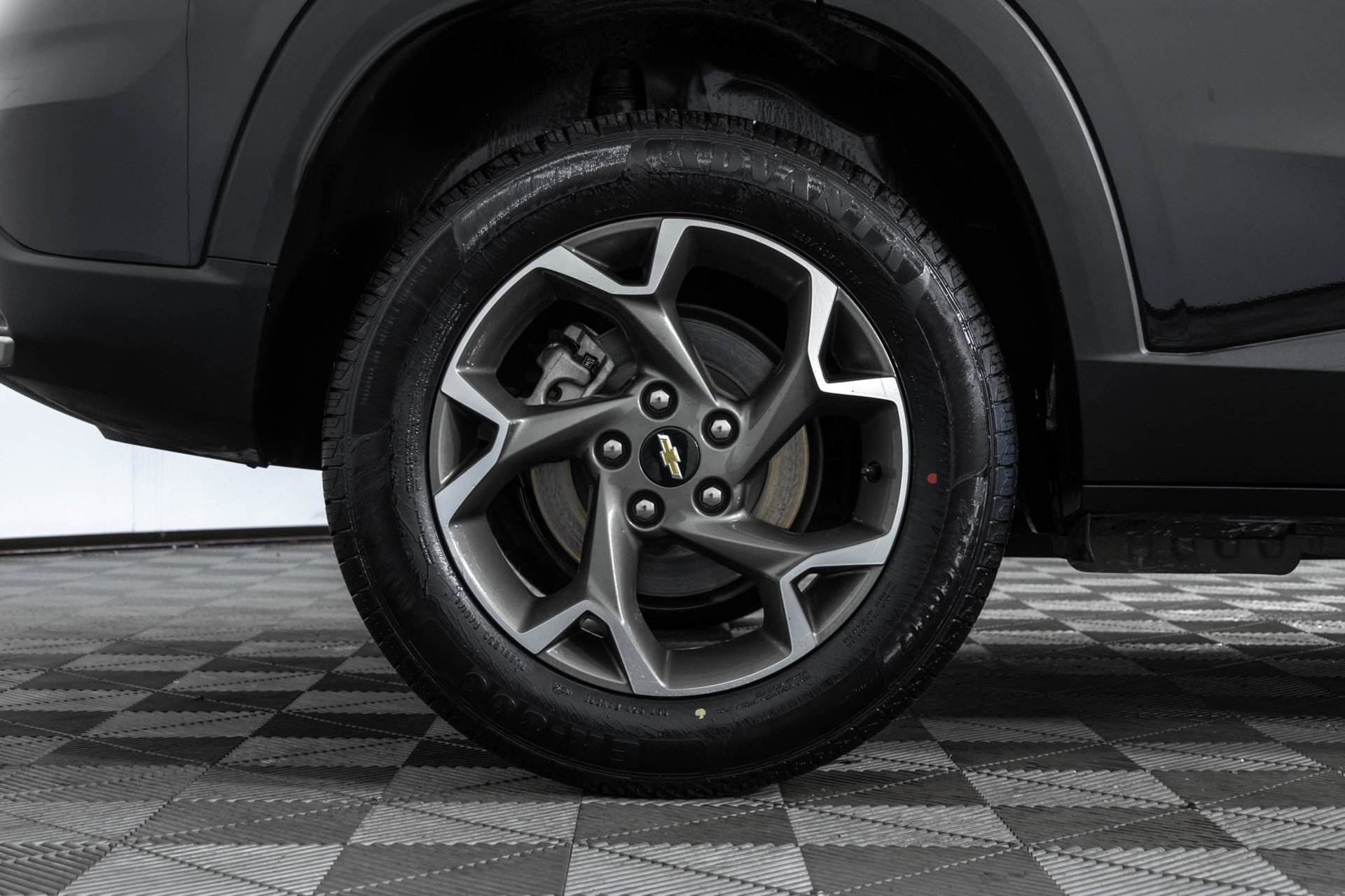 Used 2025 Chevrolet Trax LT FWD image 42