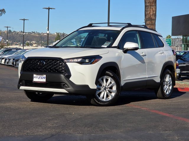 Used 2022 Toyota Corolla Cross LE image 2