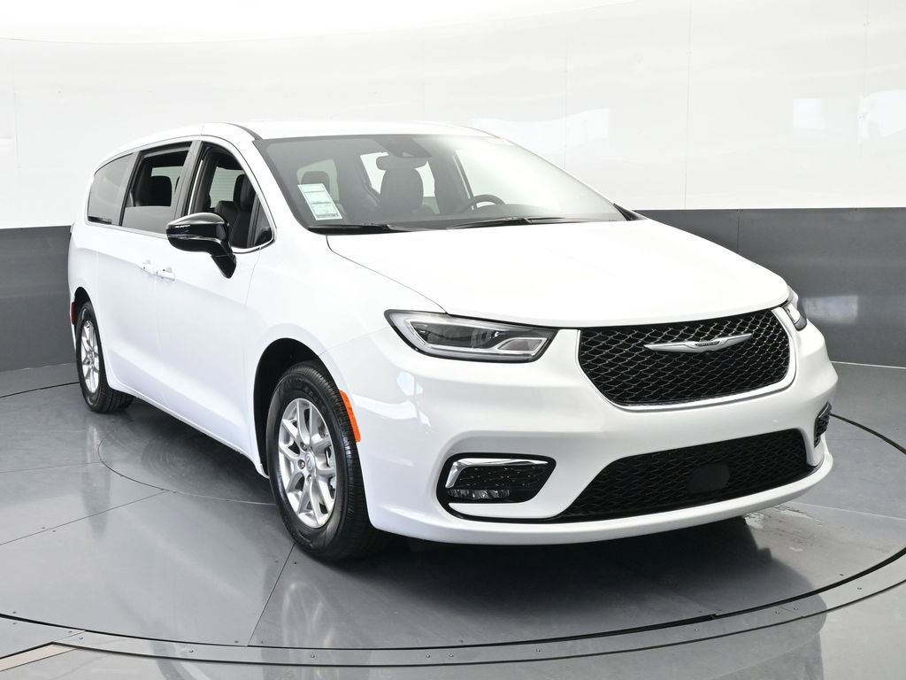 New 2026 Chrysler Pacifica Select image 9