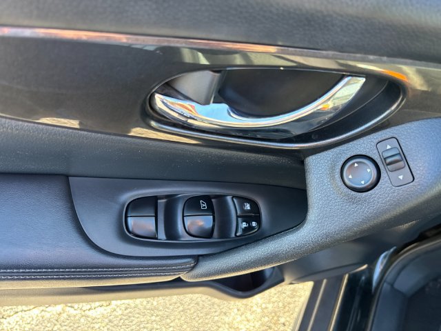 Used 2017 Nissan Rogue SV FWD image 12