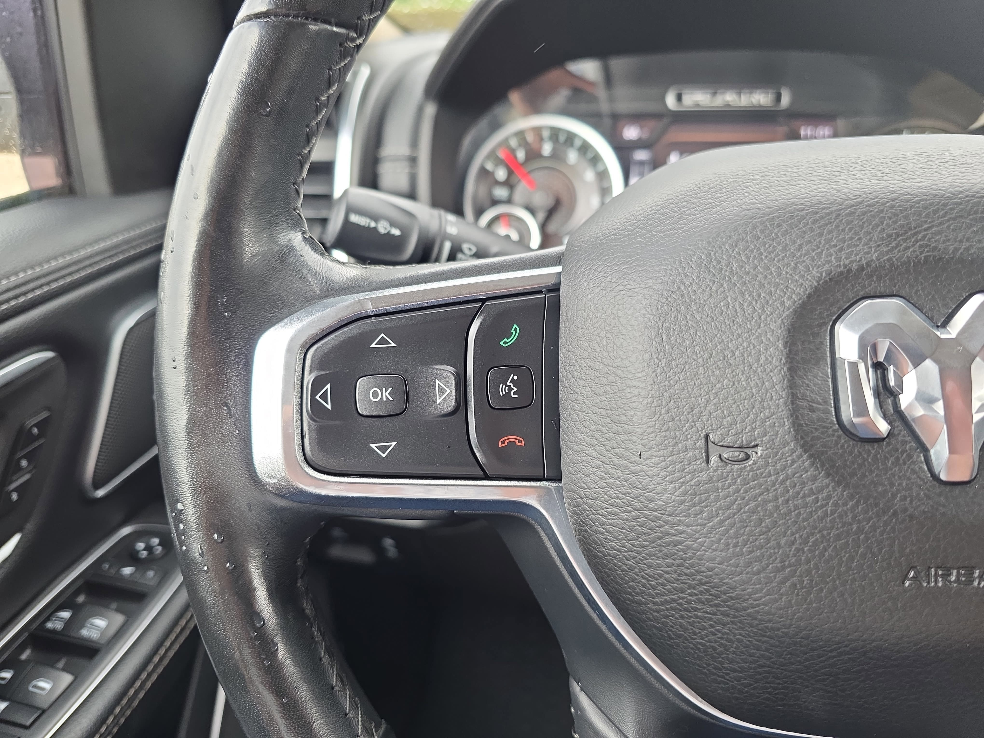 Used 2019 RAM 1500 Laramie AWD/4WD image 14