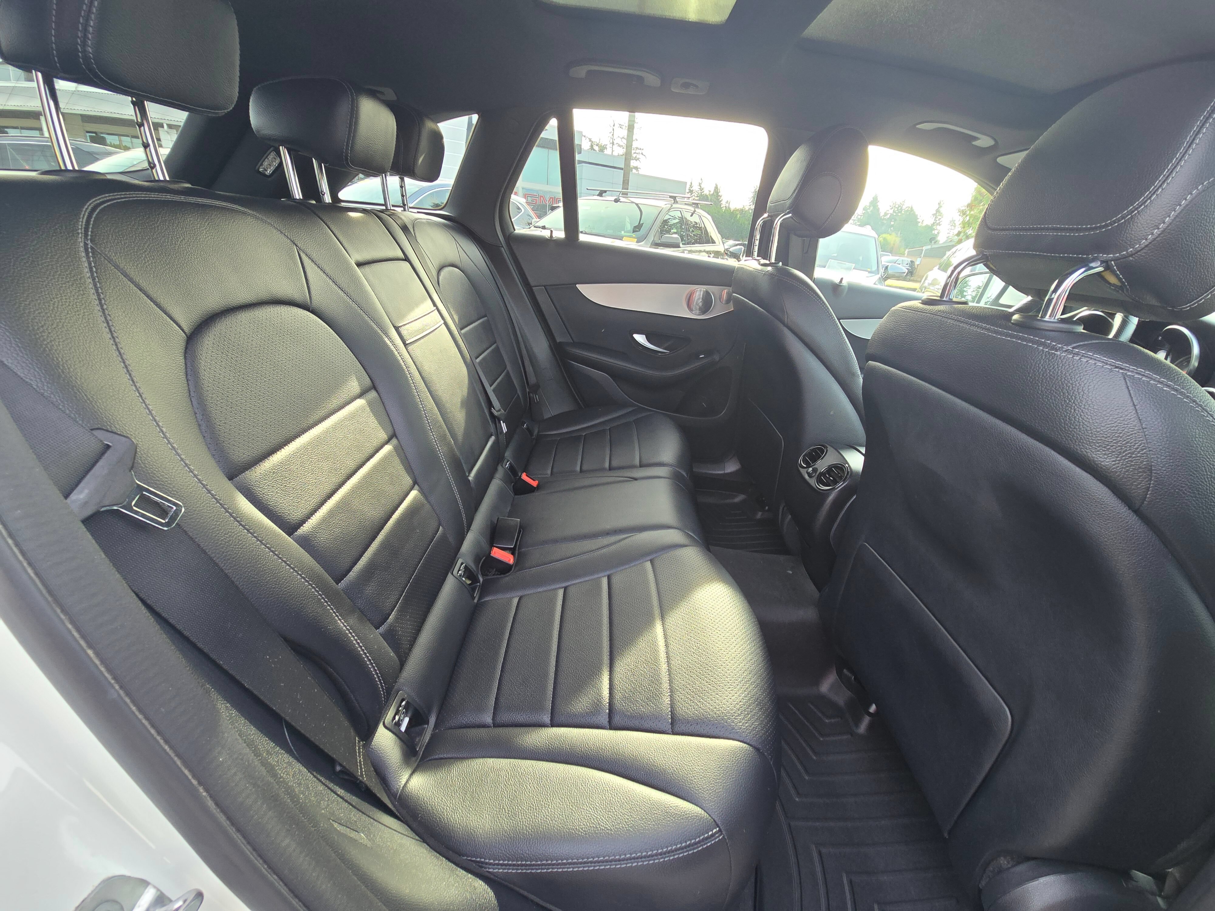 Used 2019 Mercedes-Benz GLC 300 4MATIC image 12