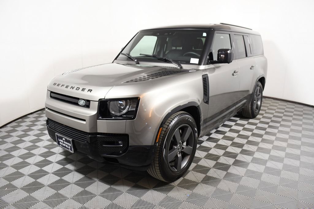 Used 2025 Land Rover Defender 130 X-Dynamic SE image 1