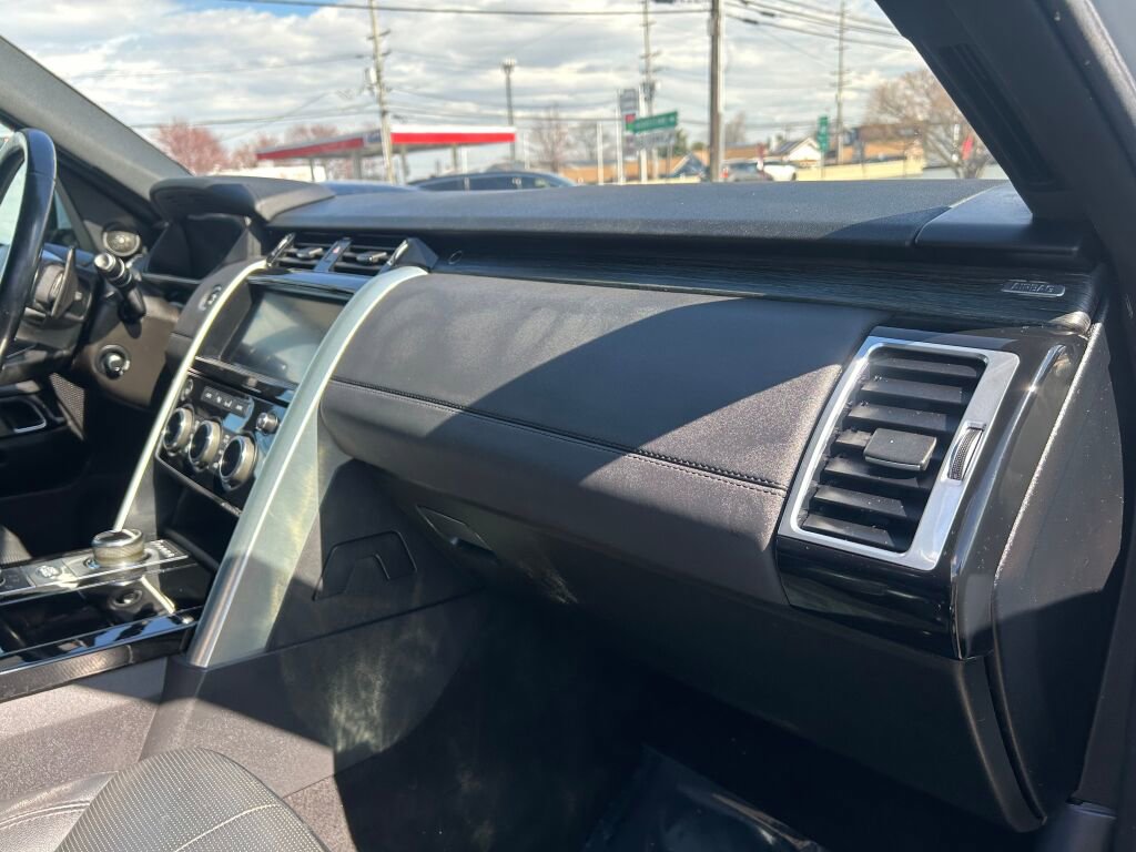 Used 2018 Land Rover Discovery HSE image 35