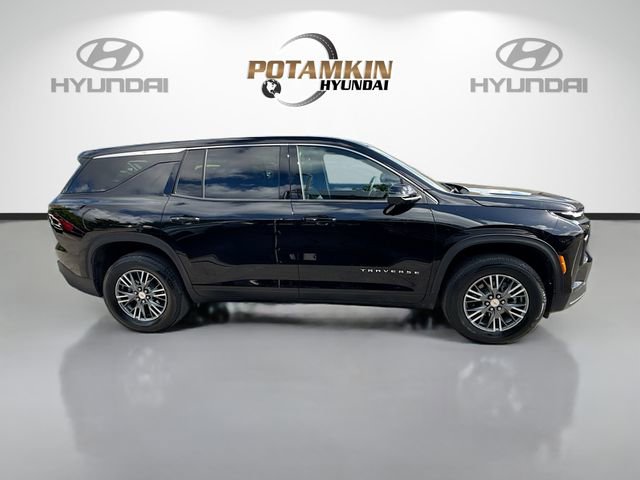 Used 2024 Chevrolet Traverse LS FWD image 4