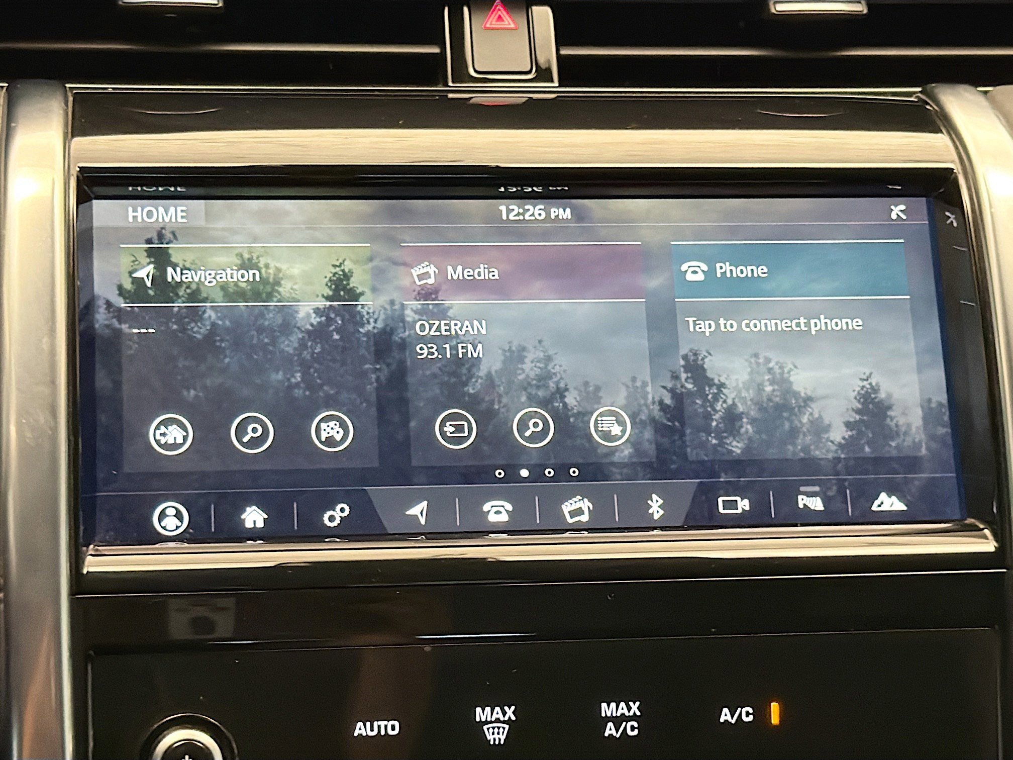 Used 2020 Land Rover Discovery Sport SE image 9