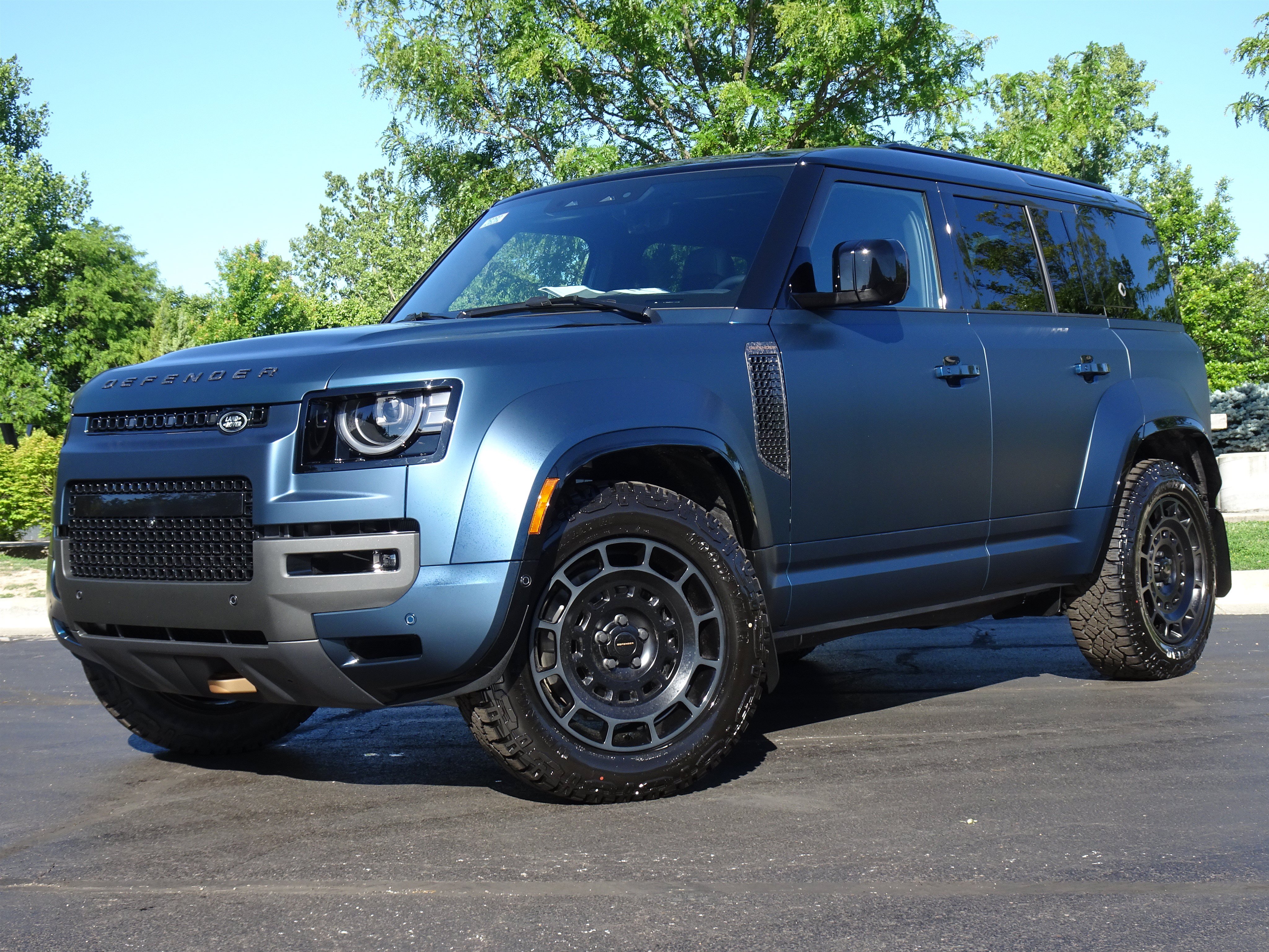 New 2026 Land Rover Defender 110 OCTA AWD/4WD video 1