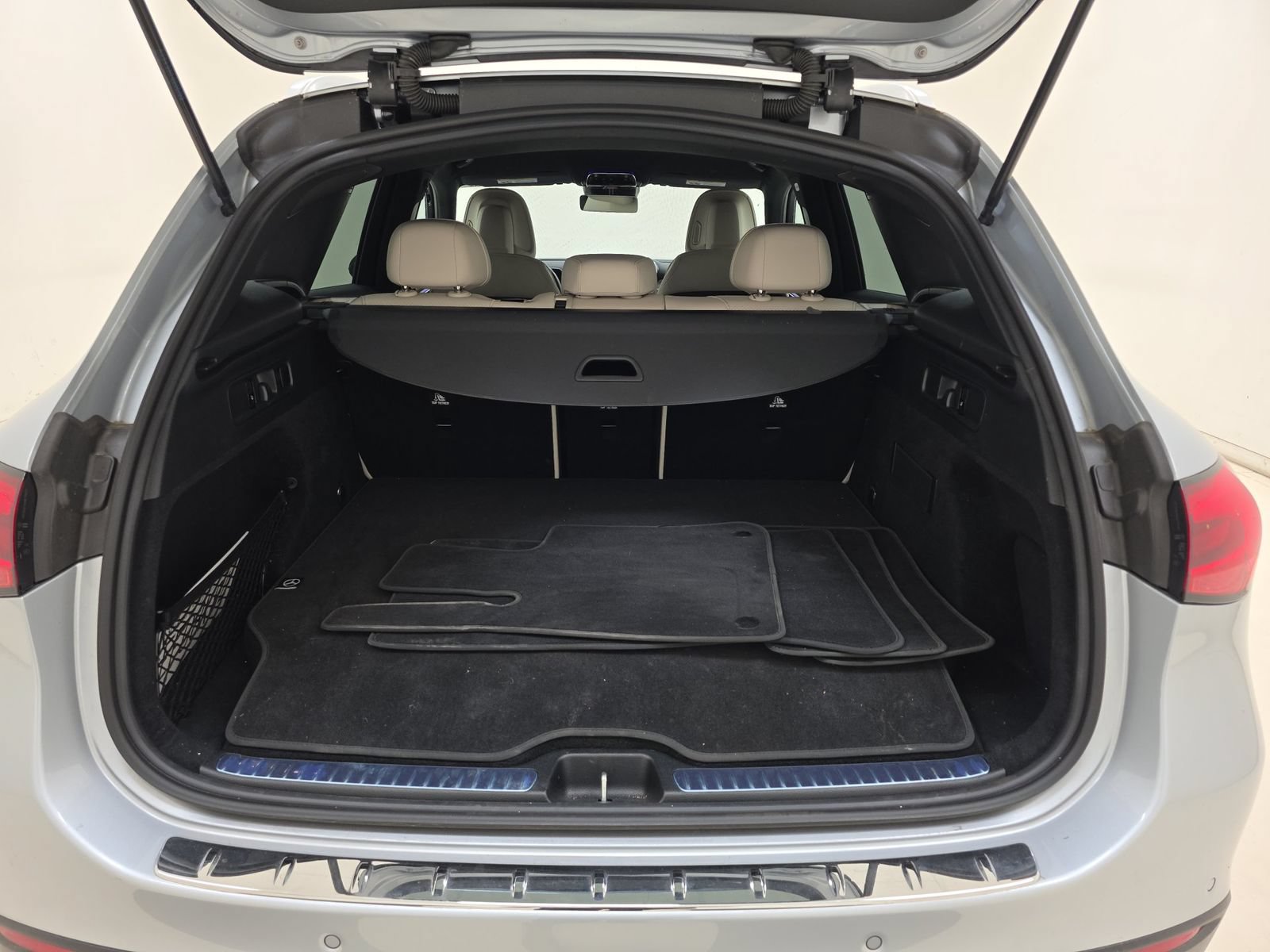 Used 2025 Mercedes-Benz GLC 350e 4MATIC image 14