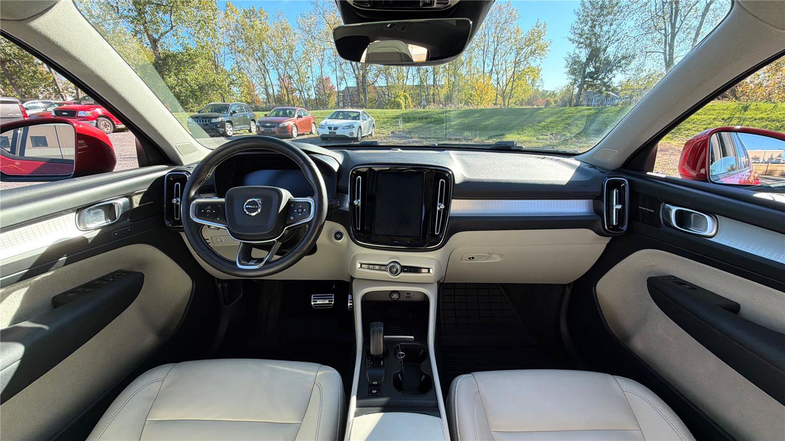Used 2019 Volvo XC40 T5 Momentum image 26