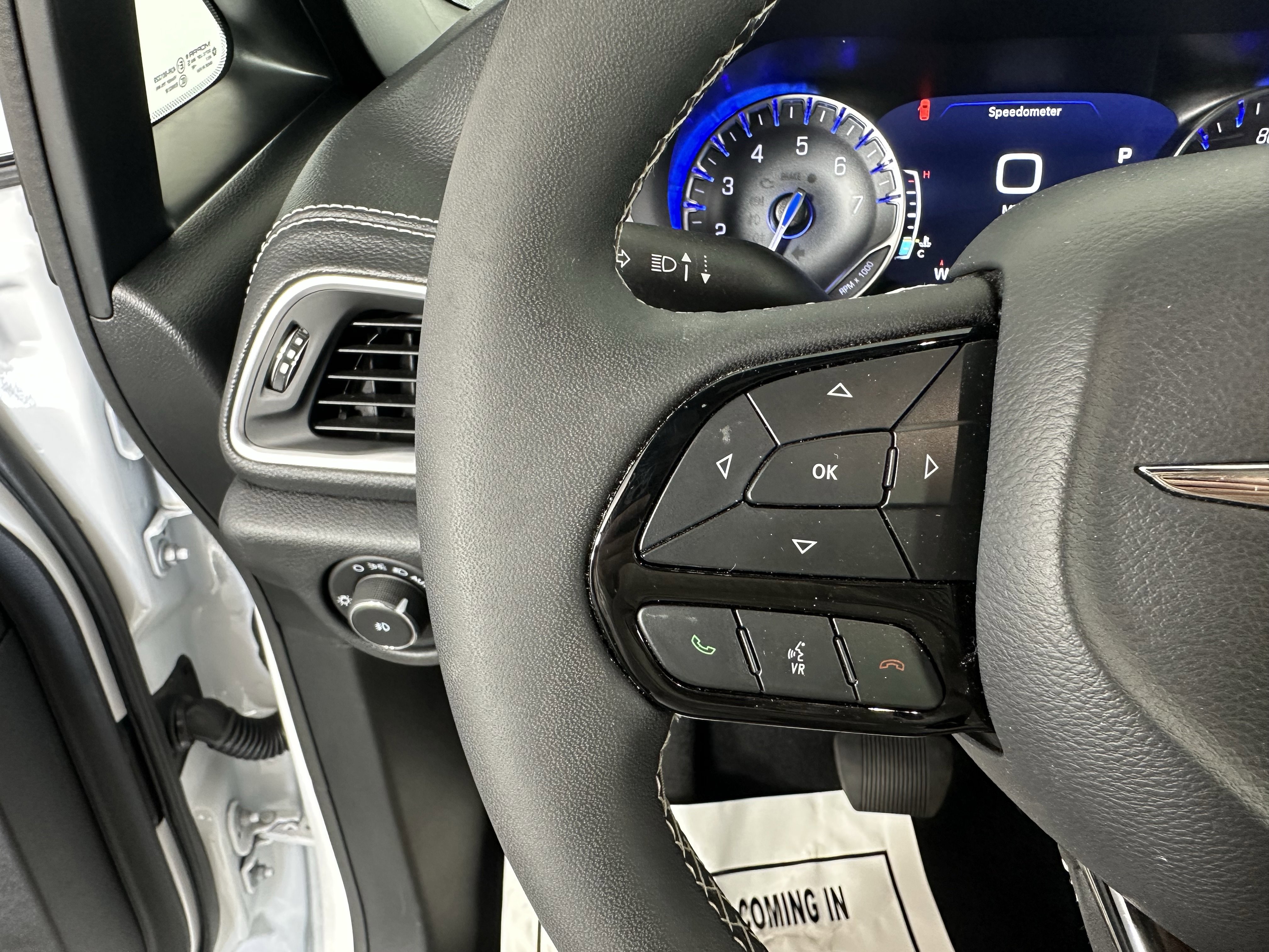 Used 2025 Chrysler Pacifica Limited image 28