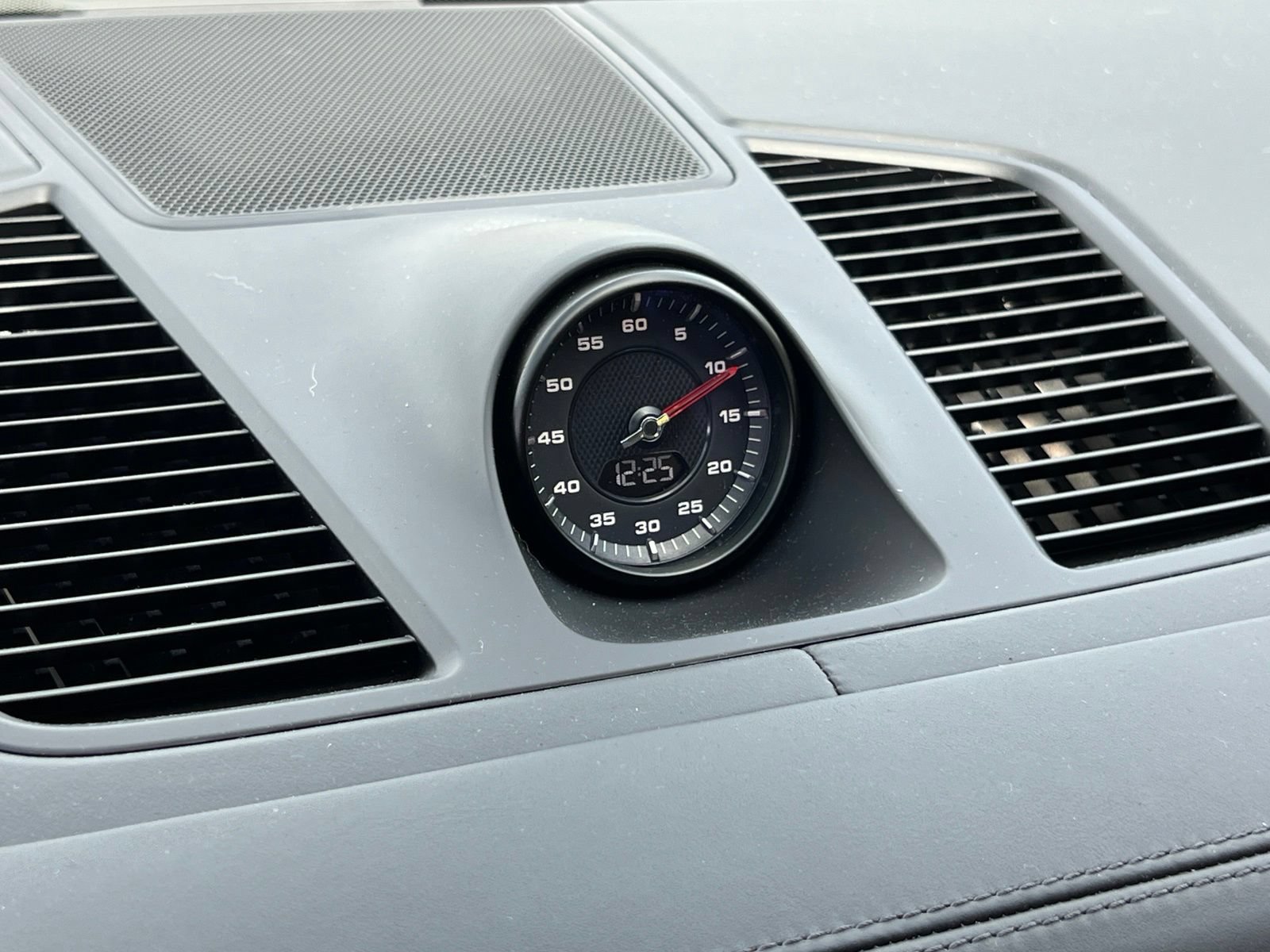 Certified 2023 Porsche Cayenne Turbo AWD/4WD image 28