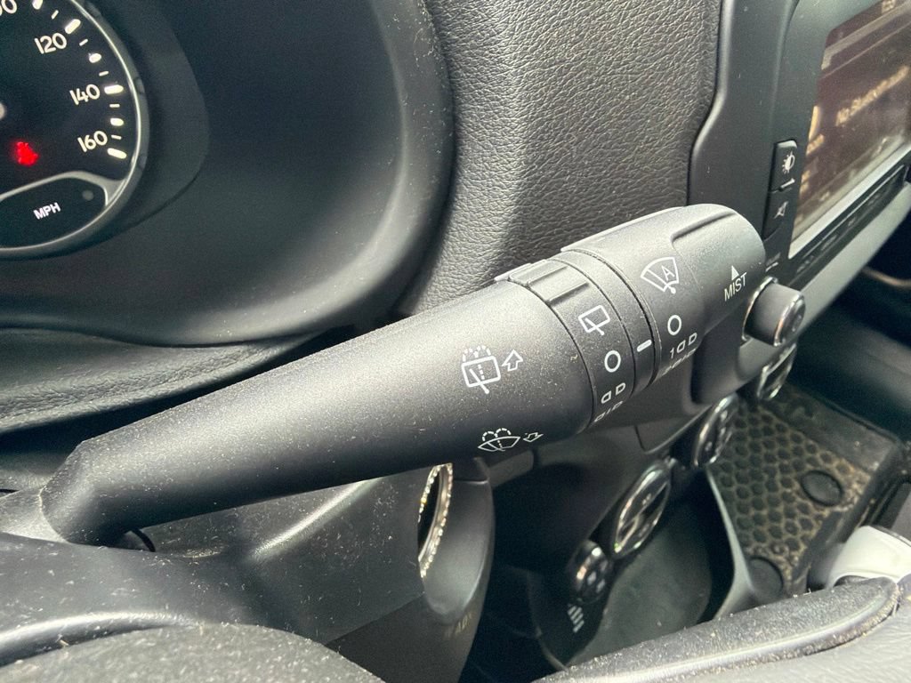 Used 2017 Jeep Renegade Trailhawk AWD/4WD image 23
