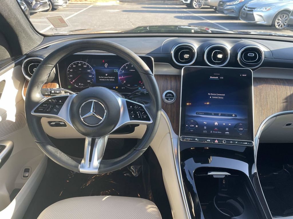 Used 2024 Mercedes-Benz GLC 300 4MATIC image 17