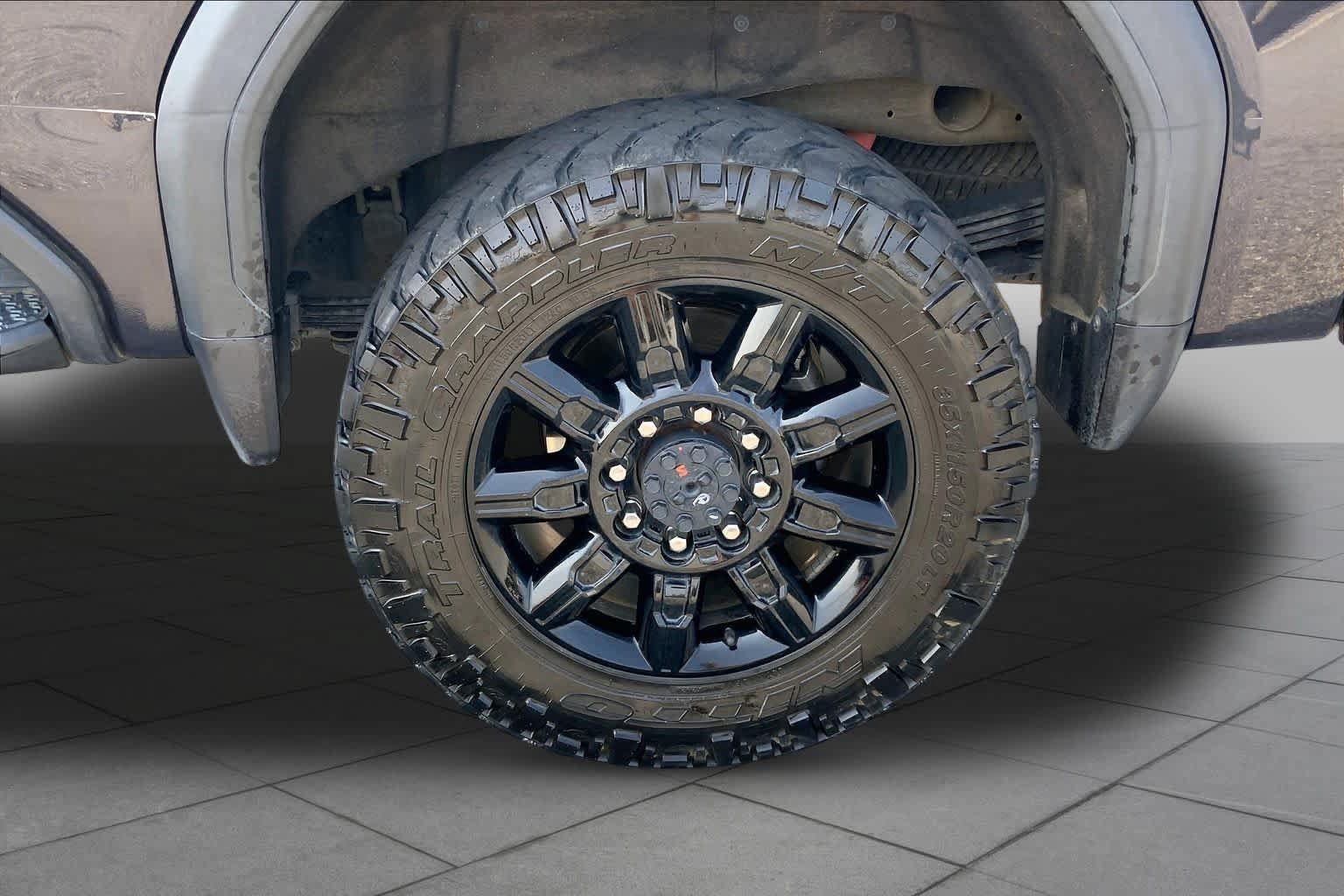 Used 2024 GMC Sierra 2500 AT4 w/ Technology Package AWD/4WD image 10