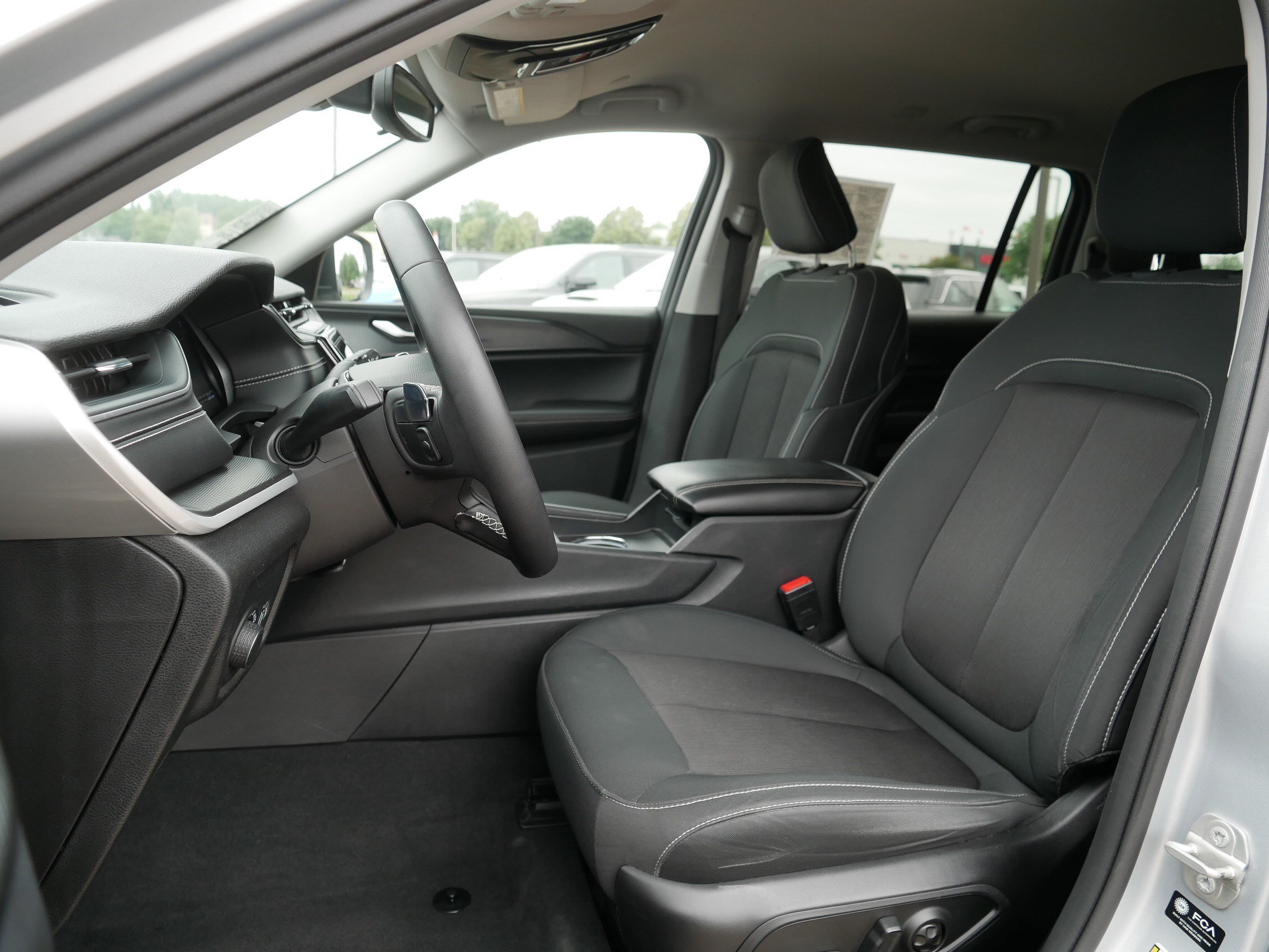 Used 2023 Jeep Grand Cherokee L Laredo AWD/4WD image 33