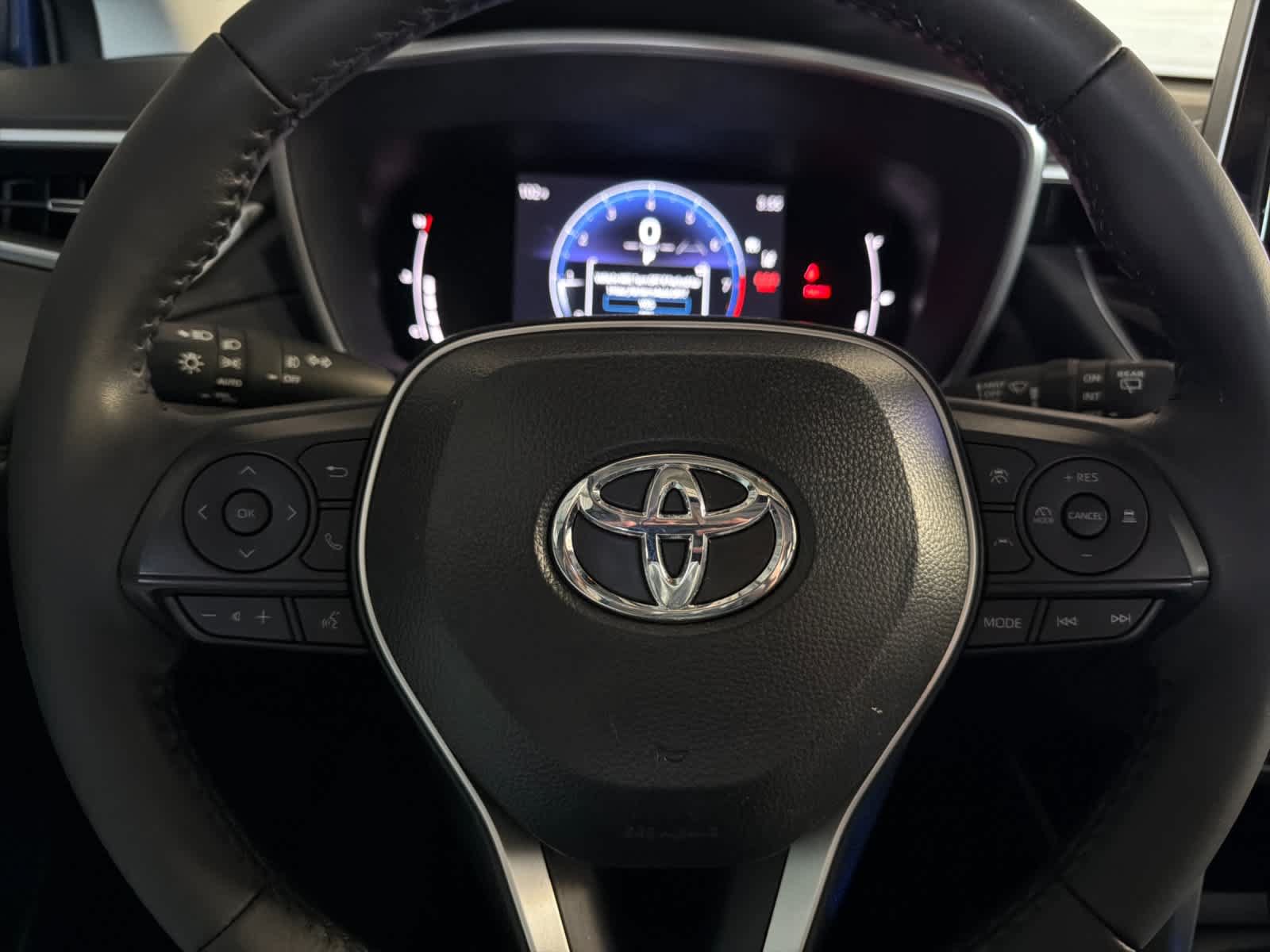 Used 2025 Toyota Corolla Cross XLE FWD image 24