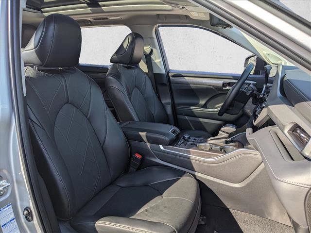 Used 2022 Toyota Highlander Platinum AWD/4WD image 21