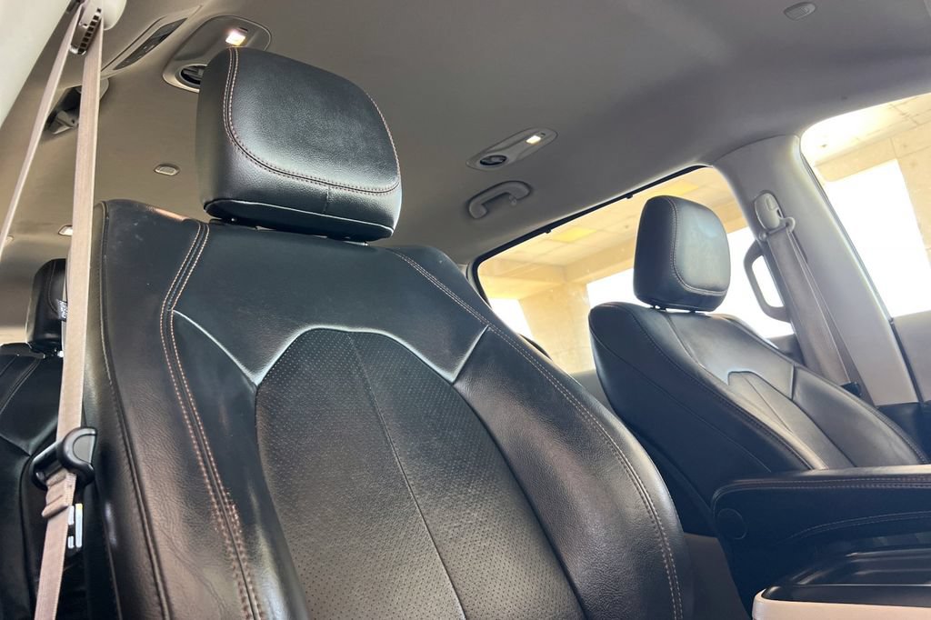Used 2020 Chrysler Pacifica Touring-L FWD image 20