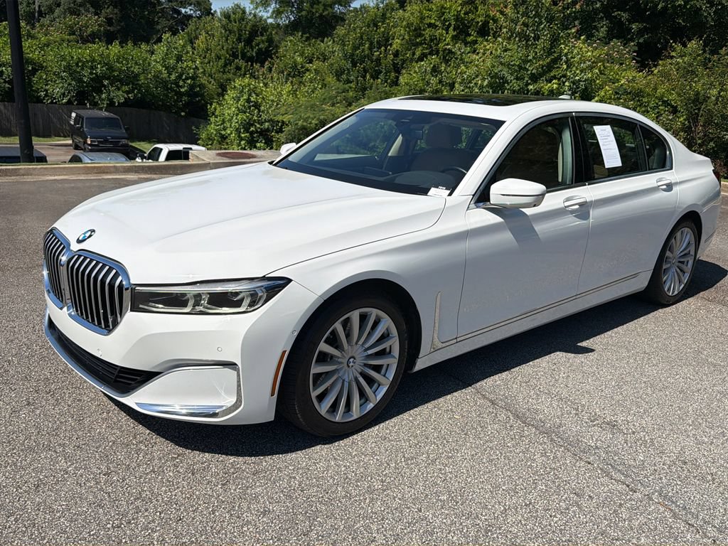 Used 2022 BMW 740i w/ Premium Package RWD image 3