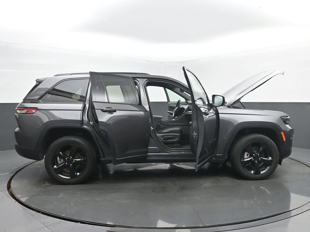 Used 2024 Jeep Grand Cherokee Altitude image 57