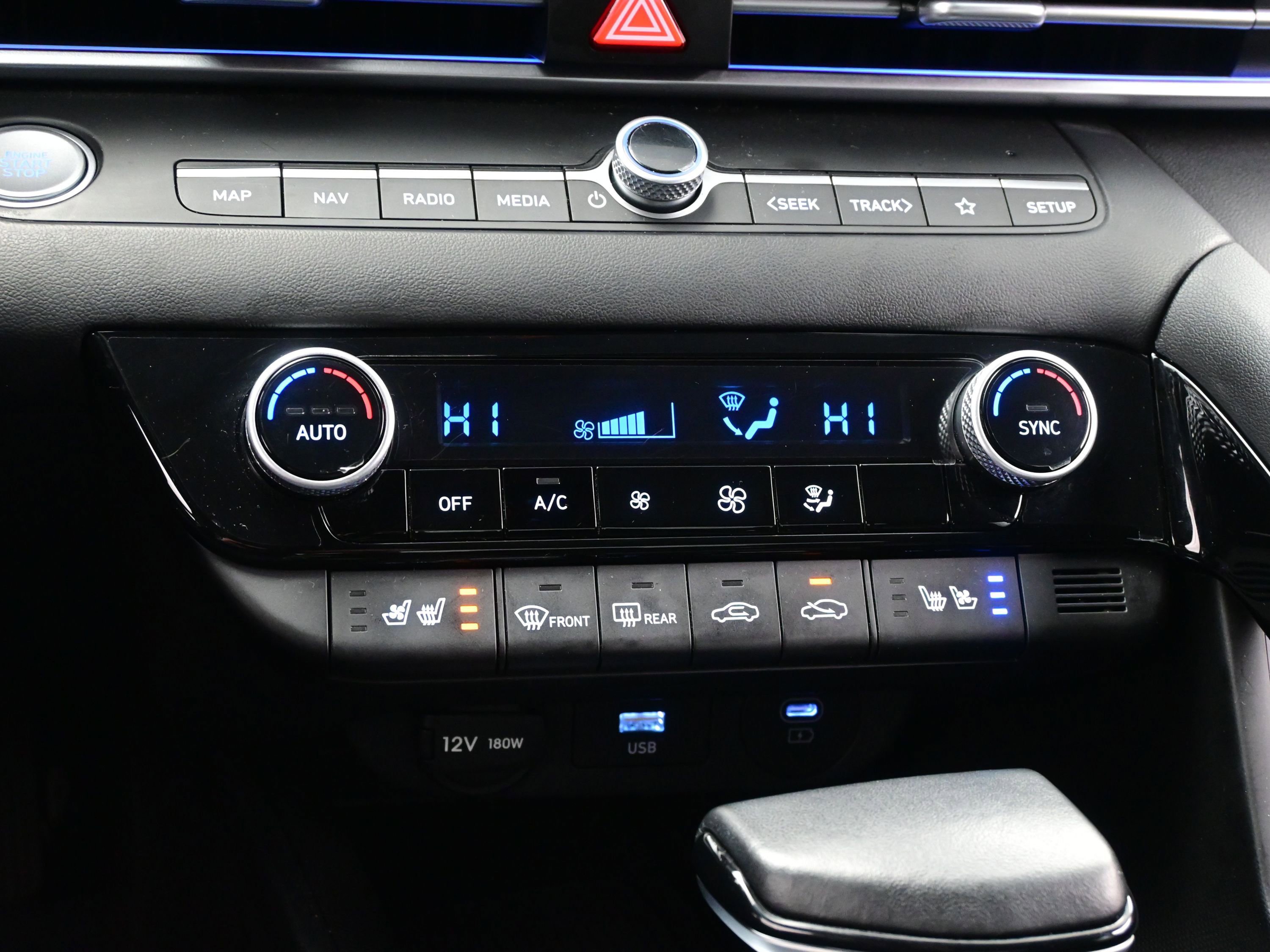 Certified 2024 Hyundai Elantra Limited image 21