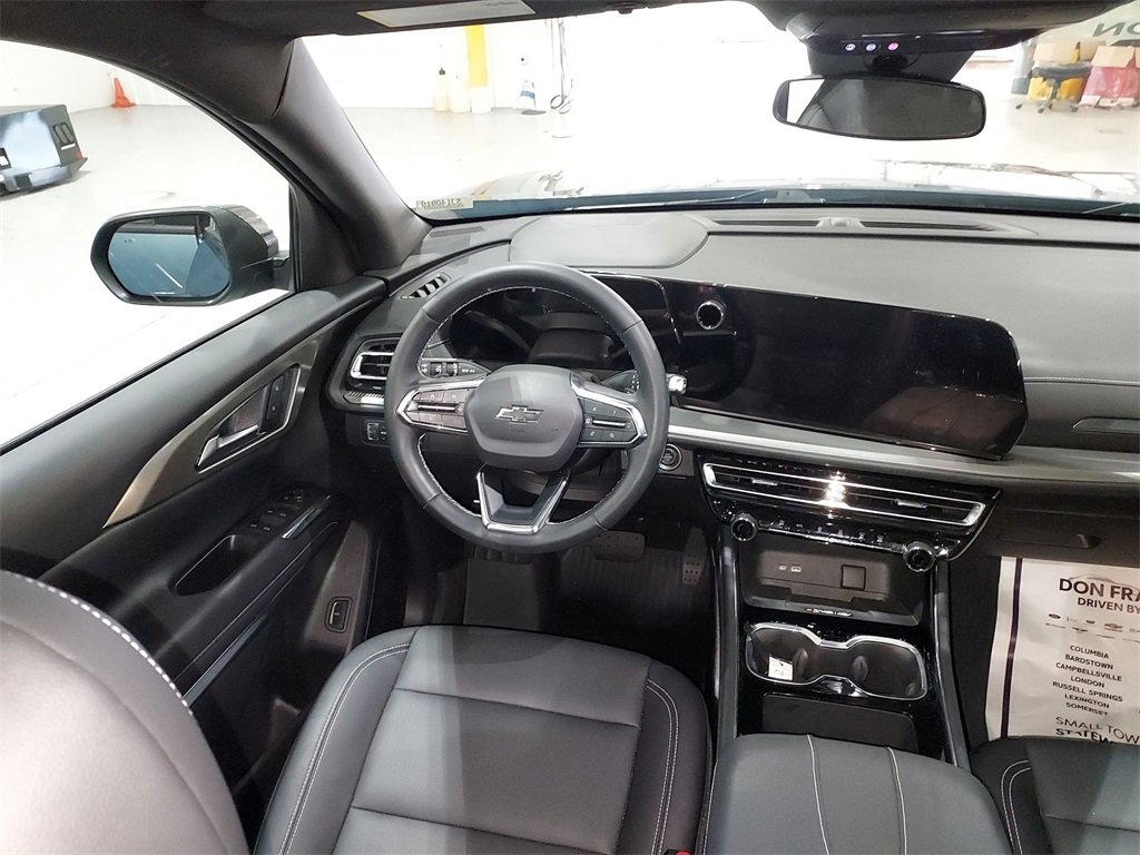 Used 2025 Chevrolet Traverse LT w/ Midnight/Sport Edition image 15