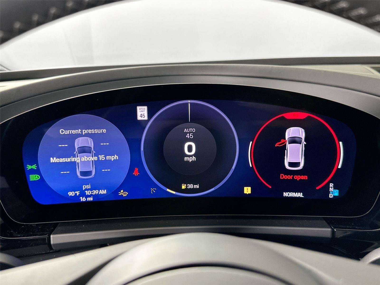 Certified 2025 Porsche Macan Turbo Electric AWD/4WD image 19