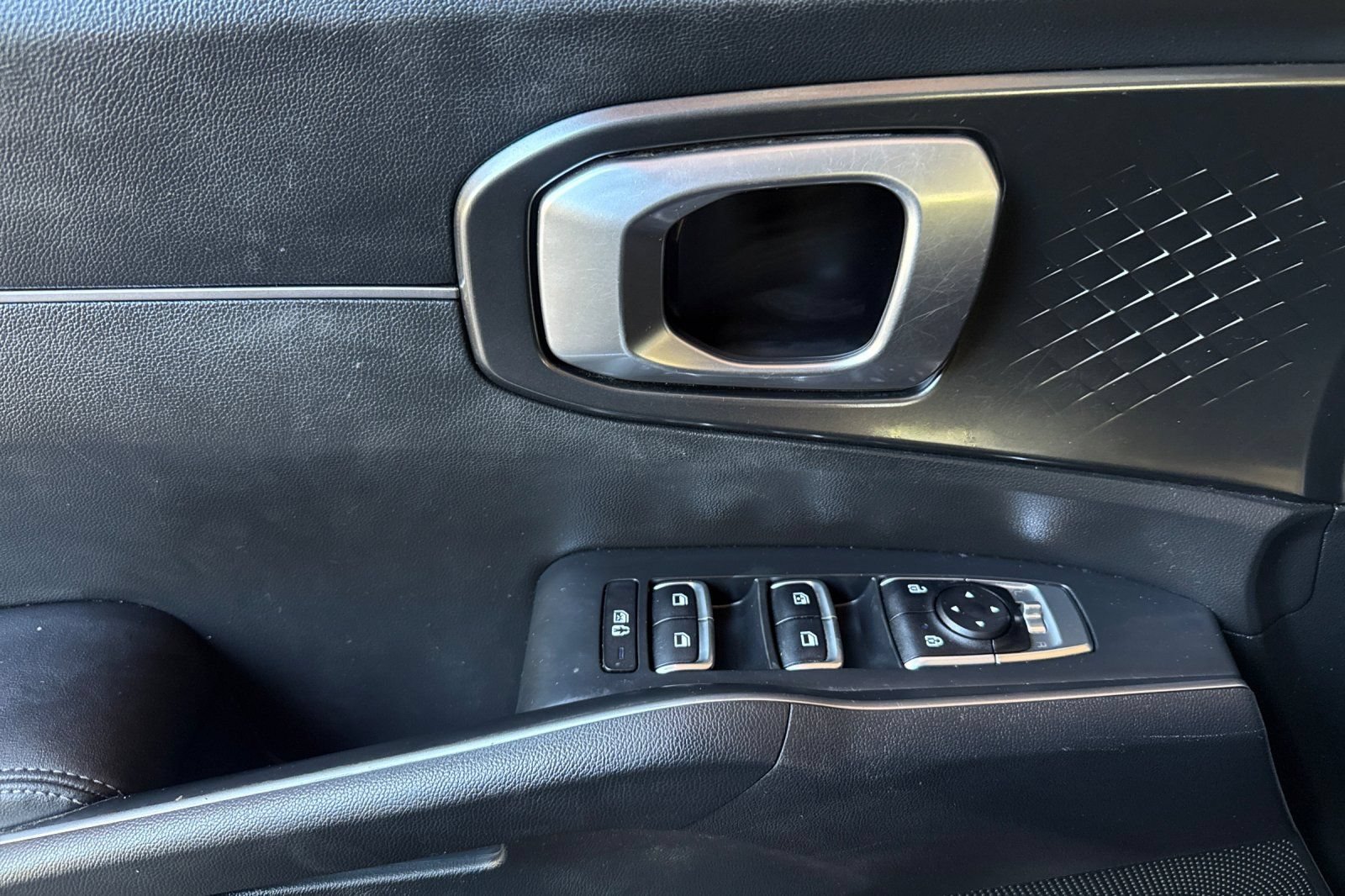 Used 2022 Kia Sorento S FWD image 12
