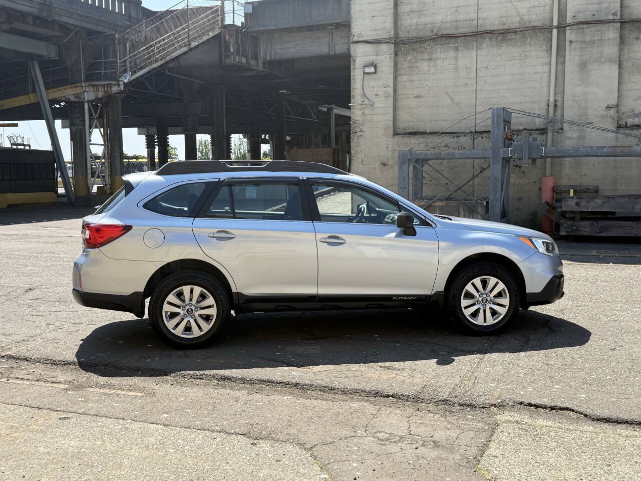 Used 2017 Subaru Outback 2.5i AWD/4WD image 12