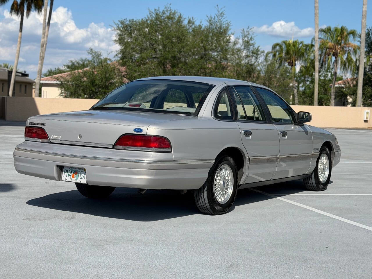 Used 1992 Ford Crown Victoria LX RWD image 15