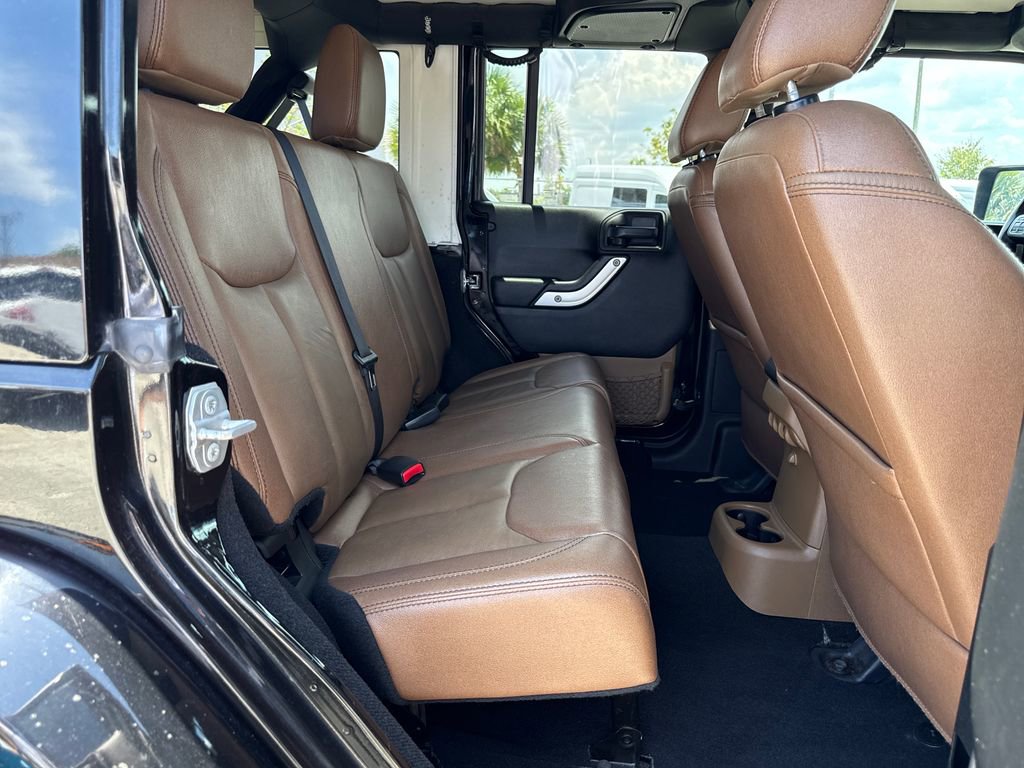 Used 2018 Jeep Wrangler Unlimited Sahara w/ Connectivity Group AWD/4WD image 23