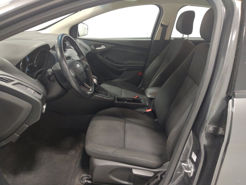 Used 2018 Ford Focus SE w/ Cold Weather Package FWD image 17
