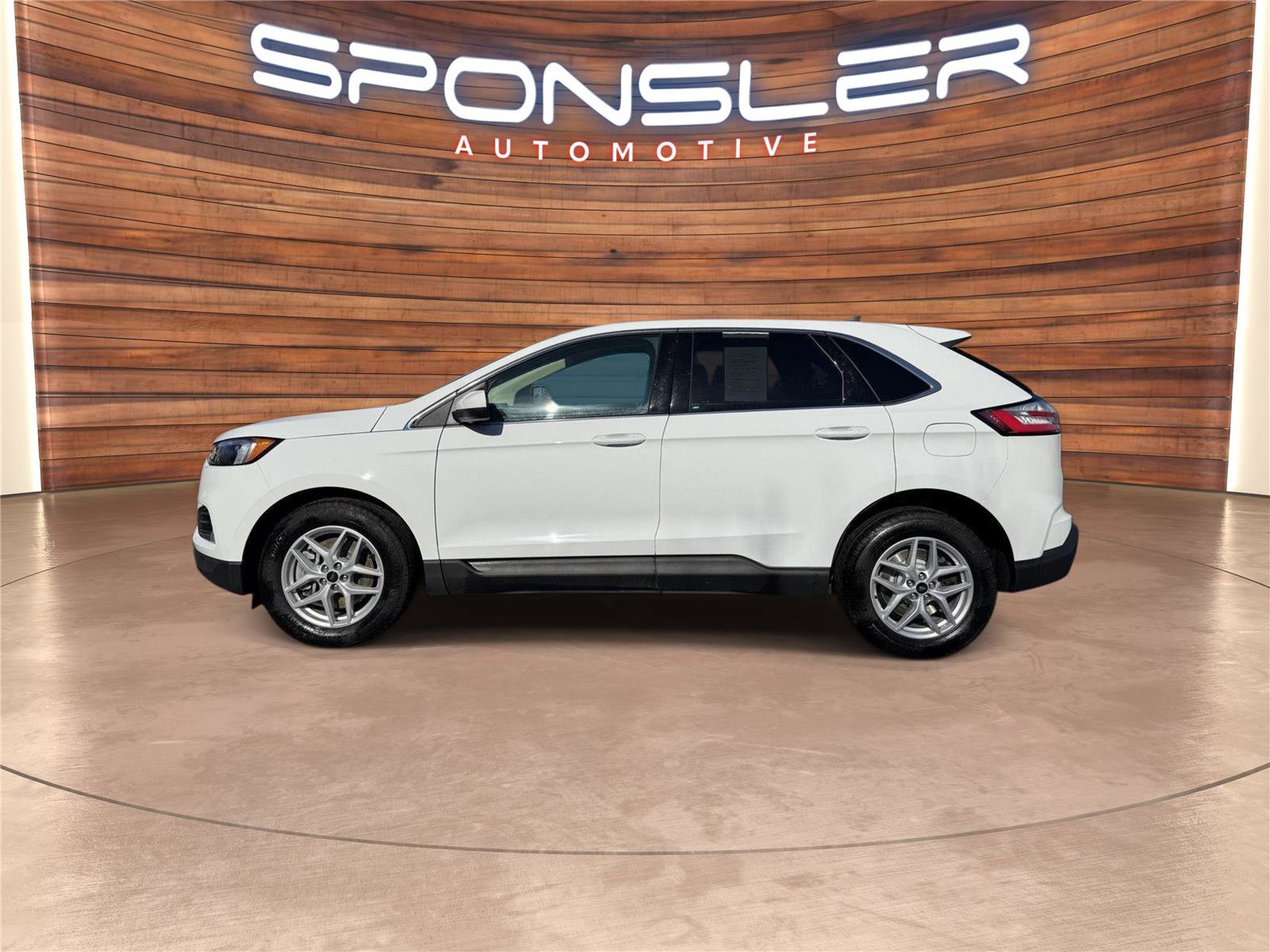 Used 2024 Ford Edge SEL w/ Convenience Package AWD/4WD image 2