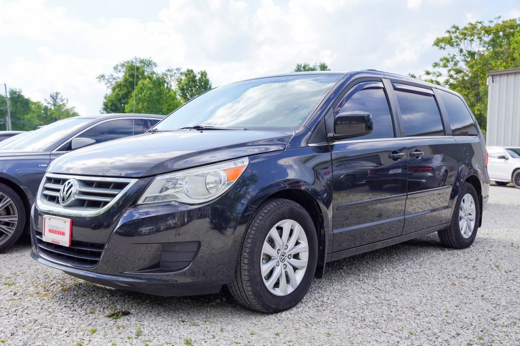 Used 2013 Volkswagen Routan SE FWD image 2