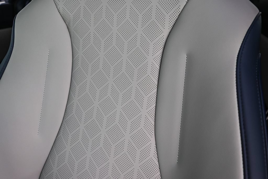 Certified 2026 Kia Carnival EX FWD image 23