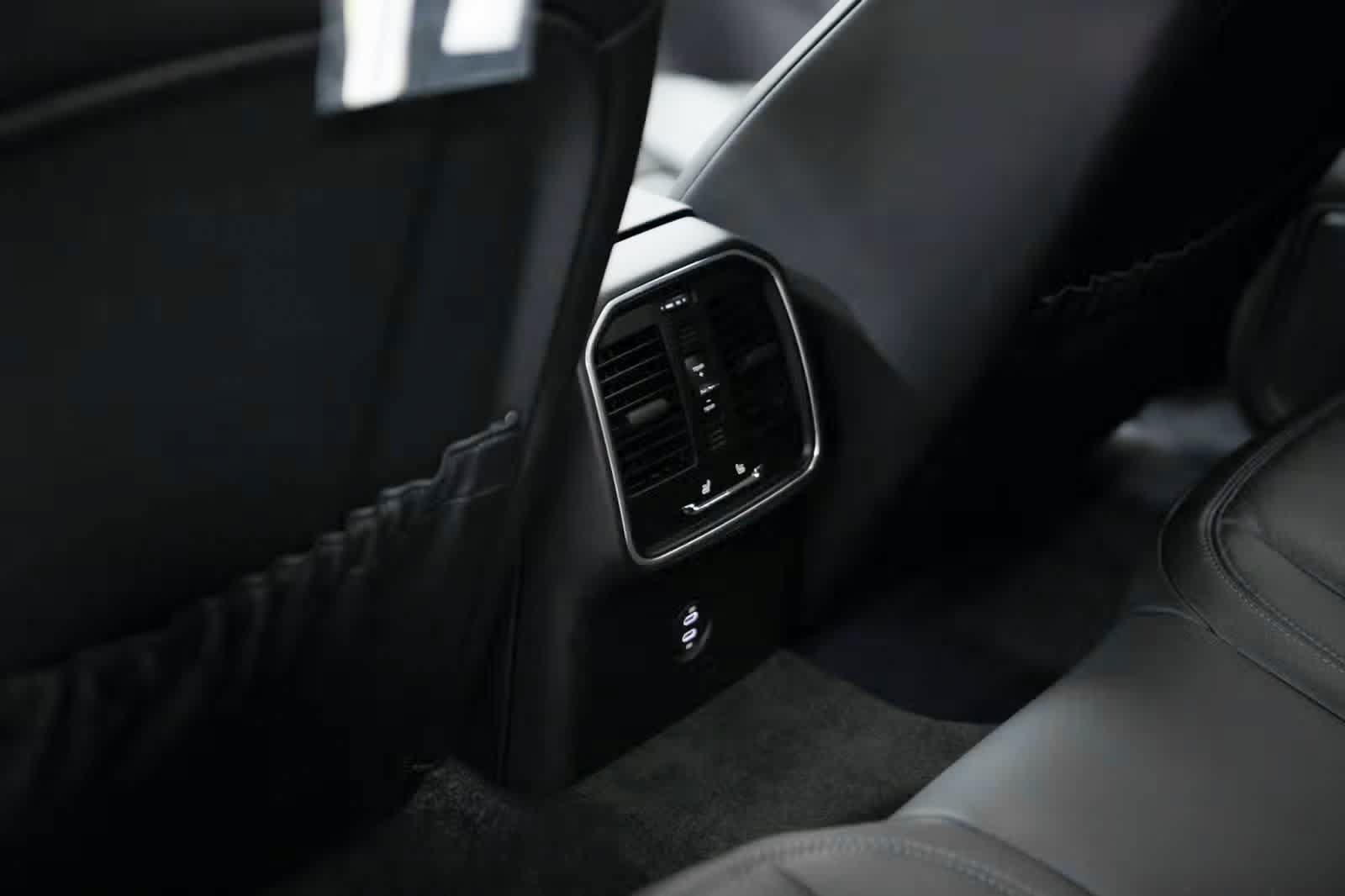 Certified 2026 Porsche Macan AWD/4WD image 33
