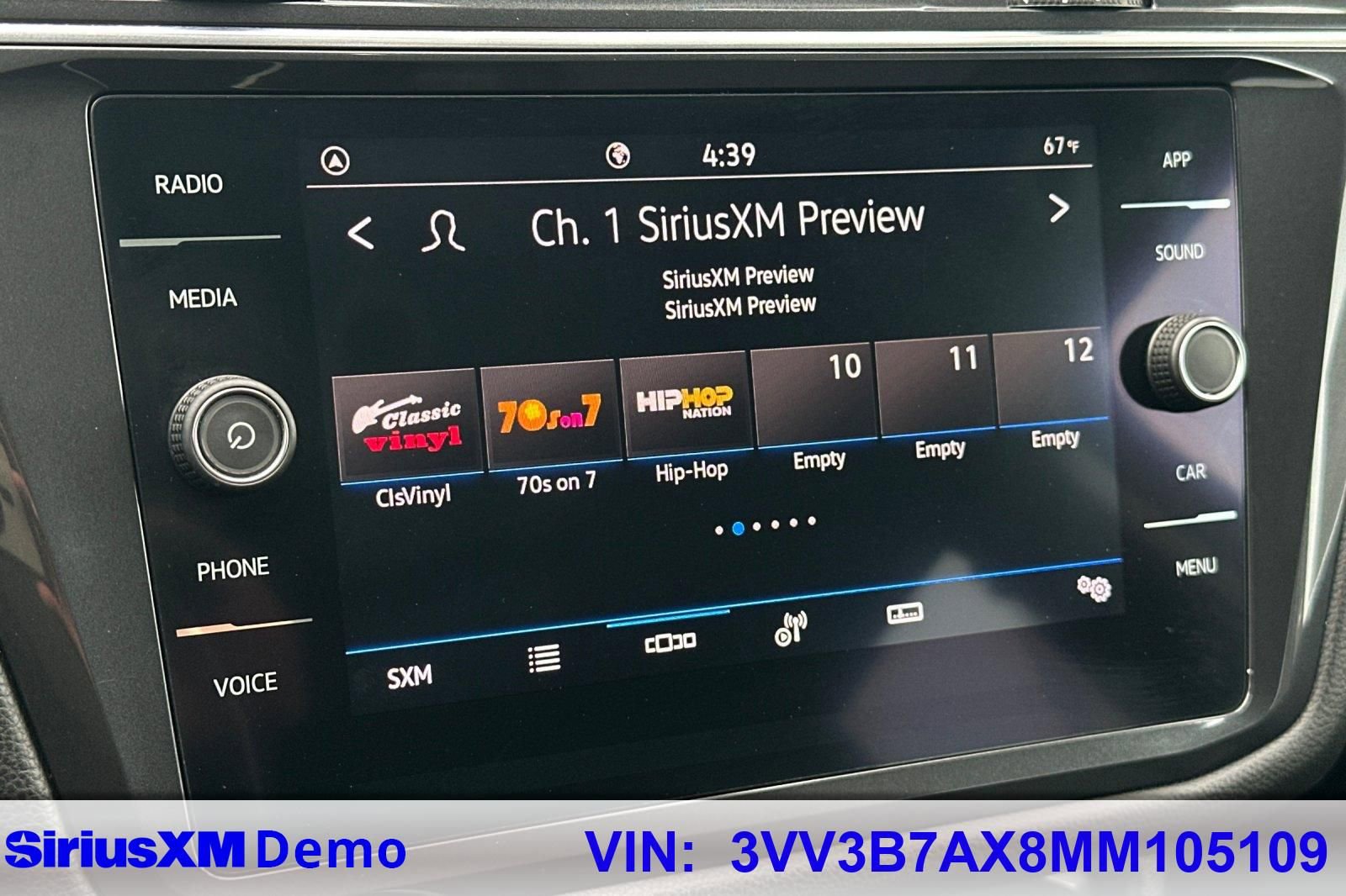 Used 2021 Volkswagen Tiguan SE w/ Panoramic Sunroof Package image 29