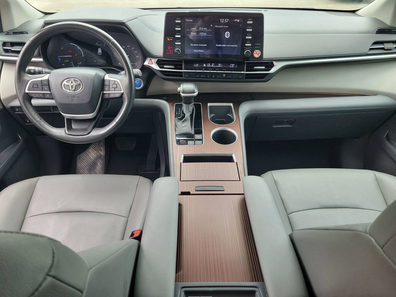 Used 2024 Toyota Sienna XLE FWD image 13